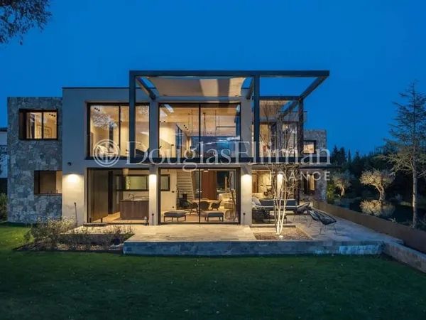 Près De Valbonne - Rare Villa Contemporaine Neuve avec Vue sur le Golf