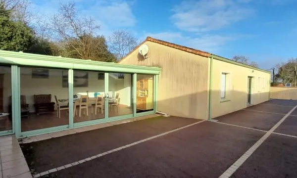 MAISON DE PLAIN-PIED PROCHE COMMERCES