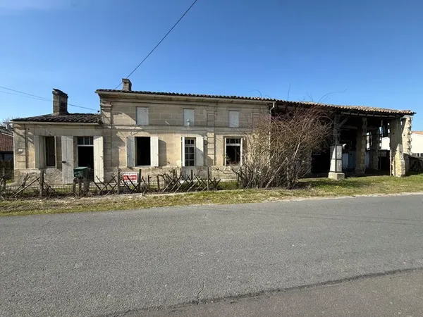 SAUGON - 427 m2 BÂTIS SUR 866 m2 DE PARCELLE