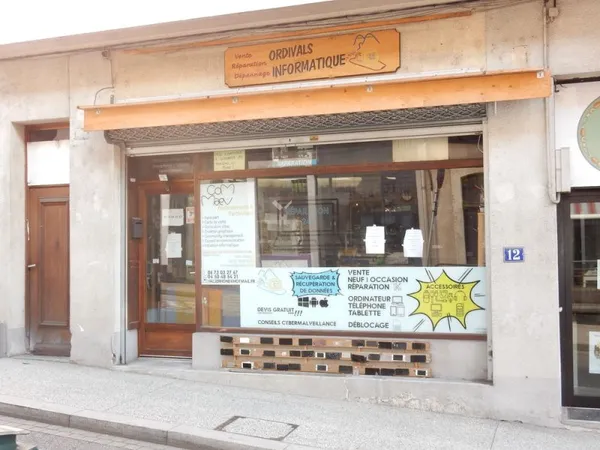 Local commercial en RdC de 38m² + cave + terrasse