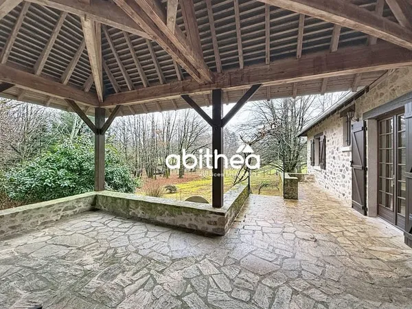 Jolie propriété à Nexon, avec 188 m2 habitables et 1ha.