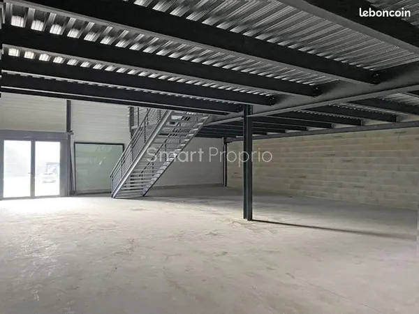 Local 402 m² Anse