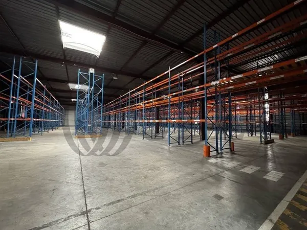 Local d'activité 2800 m²
