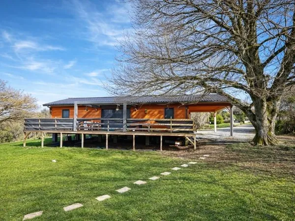Superbe maison neuve en bois avec jardin  Cadre paisible à Angles
