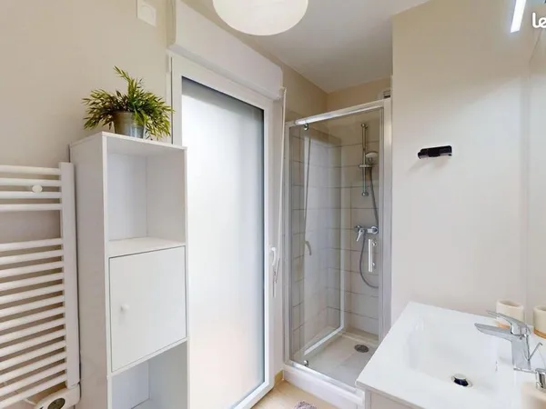 Chambre 5 pièces 96 m²