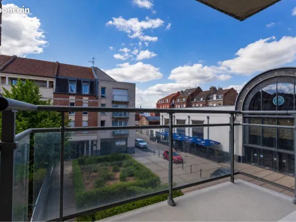 TITRE : Location T3 67m² - Balcon - Parking - 5 min gare (Refait à neuf)