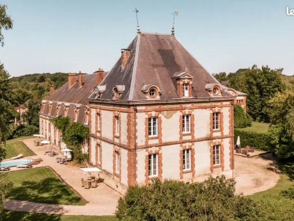 Nouvelles conditions : magnifique château a vendre comprenant une partie privée et des chambres d'hô