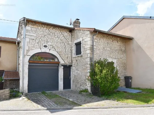 Maison lorraine rénovée de 133 m2, cuisine, salon, salle a manger , terrasse, jardin et garage