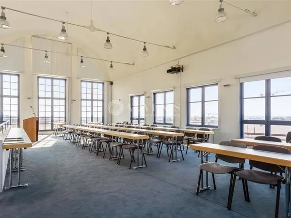 Bureaux 907 m²