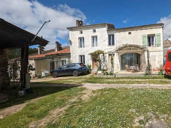 Maison de Caractère en Pierre et Ancienne Grange Rénovée