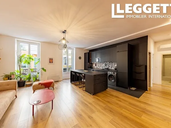 Appartement rénové avec goût, 4P de 85.27m2, traversant en plein coeur de Nice, quartier Lepante