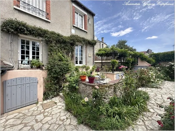 Exceptionnelle maison de ville à Courville : 250m², 6 chambres & piscine Intérieure - À 15 min de Ch