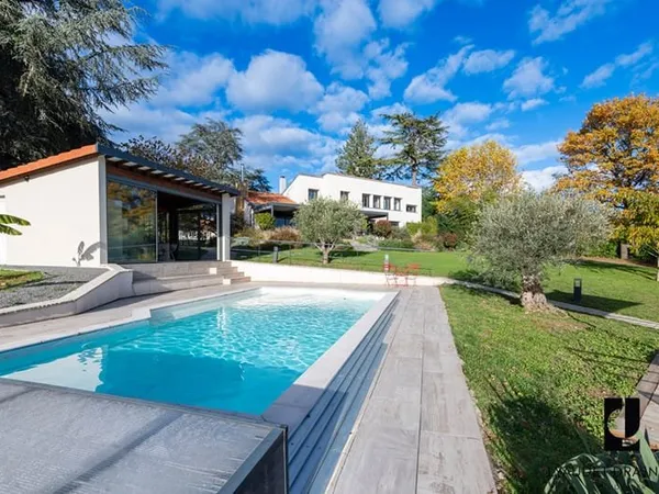 Propriété d'exception avec piscine, pool-house et terrain paysagé - Riorges