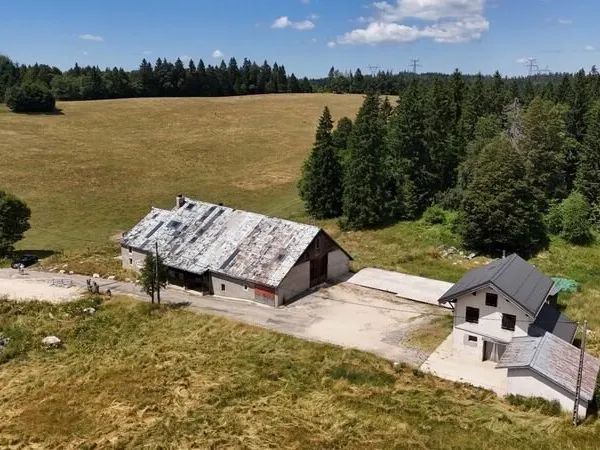 Propriete à vendre 15 pièces LE GRAND ABERGEMENT (01)