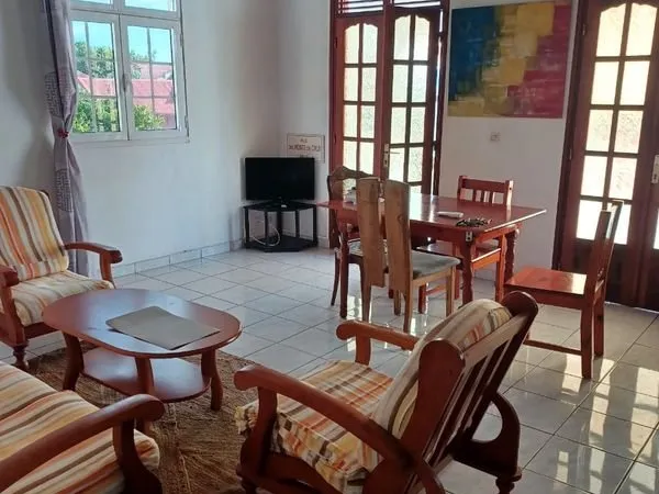 Loue grand et charmant T4, Basse Terre