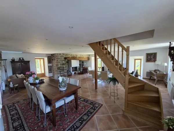 Propriété en pierre rénovée 243 m² habitables Vue imprenable Vallée de l'Eyrieux