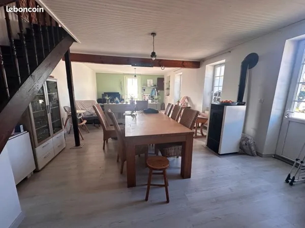 Maison individuelle 6 pièces 500m² terrain clôturé