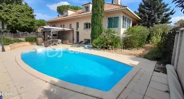 Maison 10 pièces 244 m²
