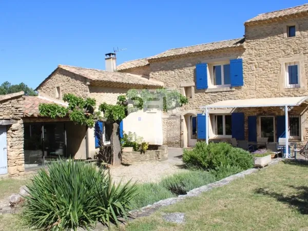 Mas authentique à Tresques: charme et confort provençal