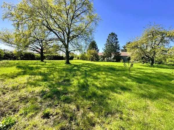 Terrain constructible 1930 m²
