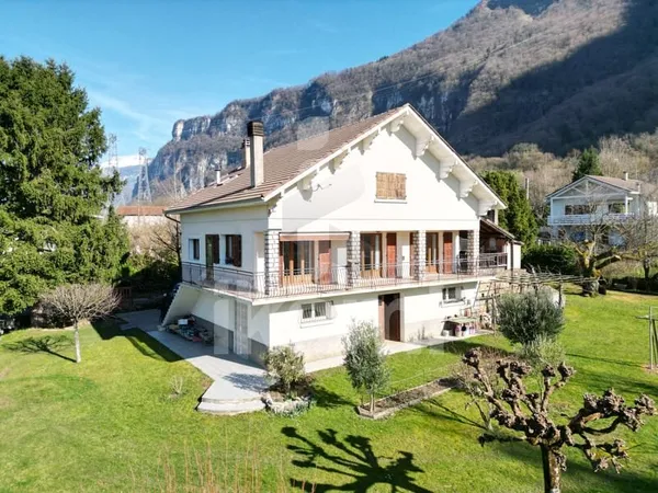 Grande maison familiale 226 m2 sur 2 110 m2 de terrain à Sai