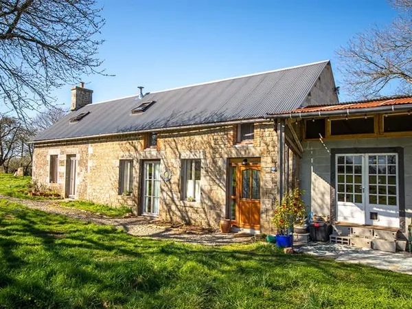 LA MANCHE, Les Loges-Marchis, maison de campagne , 23651m2 de terrain, 3 chambres.