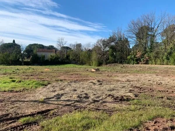 Terrain 697 m² Puget Sur Argens