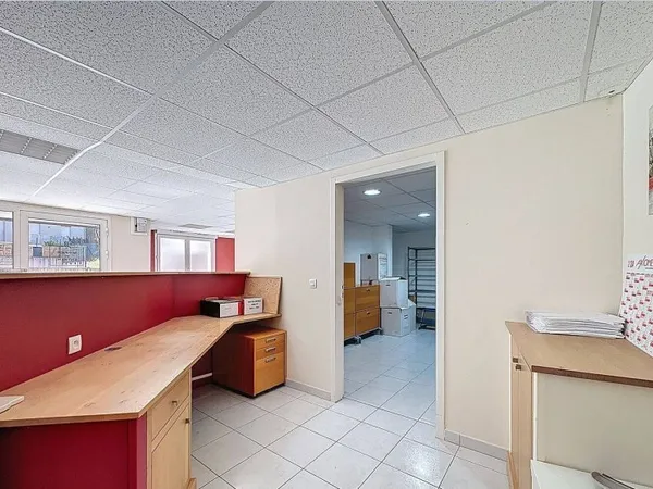 Bureau 137 m²