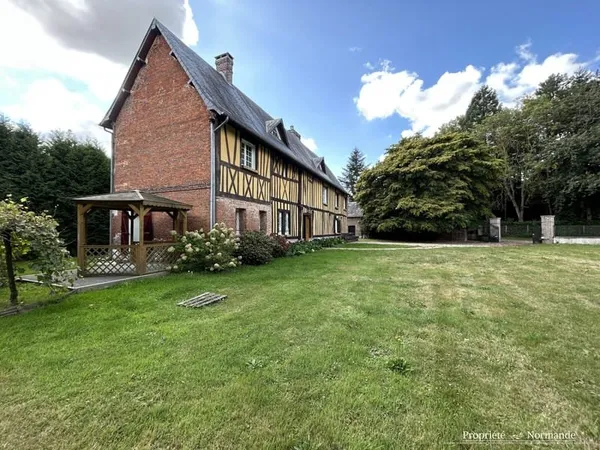 PROPRIÉTÉ NORMANDE PROCHE DES COMMERCES