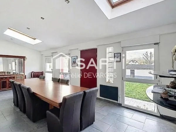 Maison familiale offrant de beaux volumes et un cadre de vie agréable
