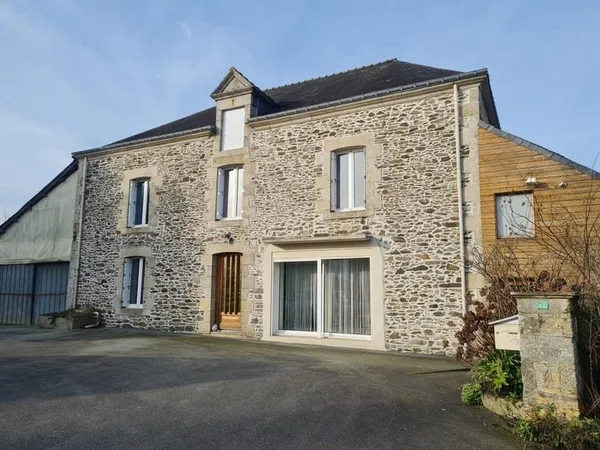 À Vendre à Crédin Maison en pierre située à 6 minutes des com...