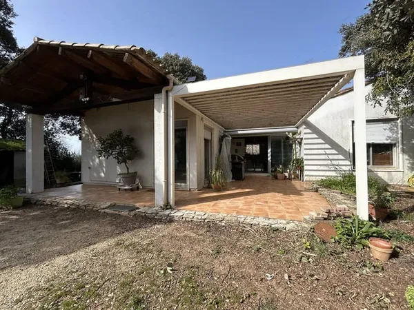 5Km D'uzes. Sur 3800m2 de terrain constructible !