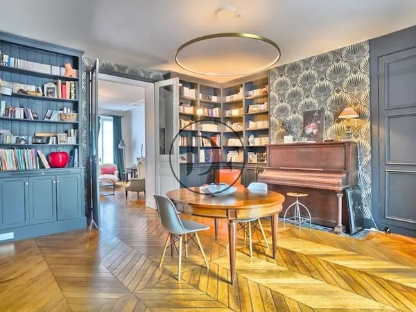Maison 8 pièces 255 m²