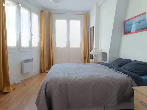 Maison centre bourg salon séjour cuisine, en étage 1 chambre, 1 salle d'eau, 1 wc