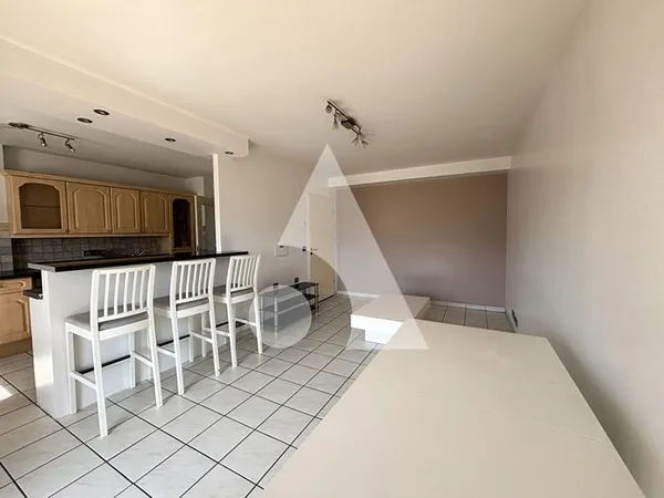 Appartement T3 à louer meublé - Centre Saint-Julien-en-Genevois - Proche gare