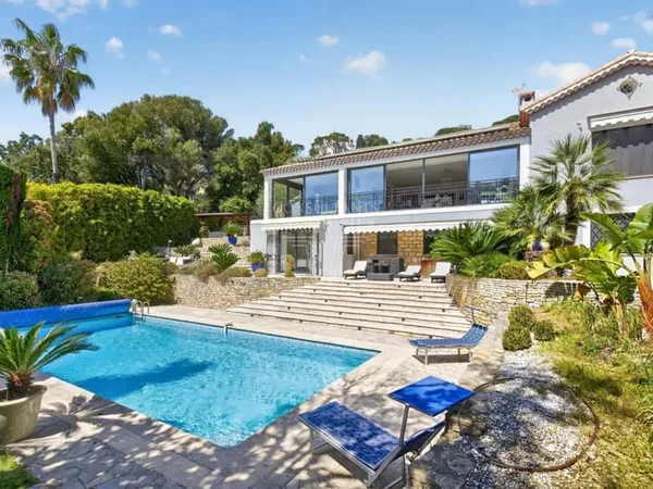 CANNES BASSE CALIFORNIE. VILLA D'EXCEPTION. APERÇU MER. CALME ABSOLU.