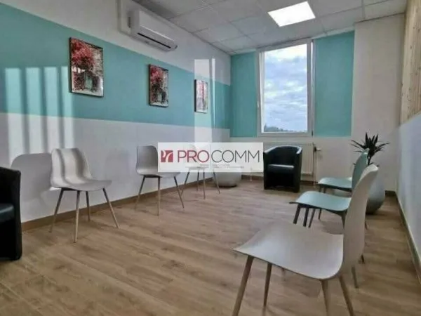 Bureau 121 m²