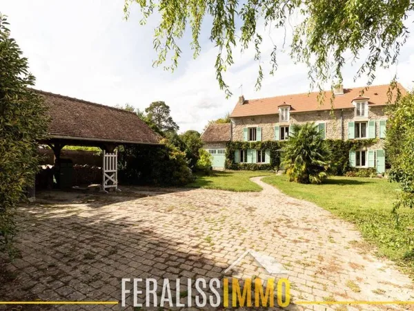 Maison 8 pièces 251 m²