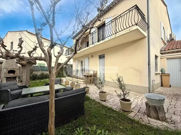 Maison divisée en 2 habitations - Arles