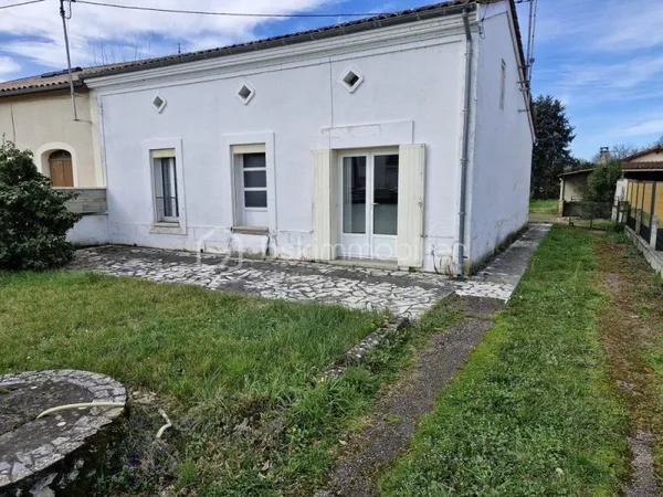 Charmante maison de 122m2 sur son terrain clos de 2040m2 avec dépendances à Pineuilh et accès à la D