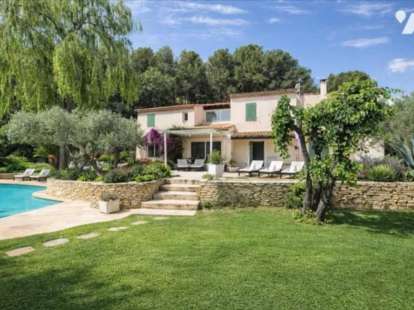 Maison 7 pièces 221 m²