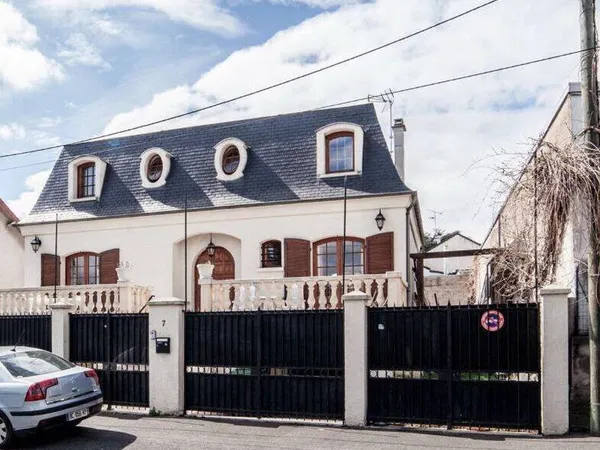 Maison 9 pièces 257 m²