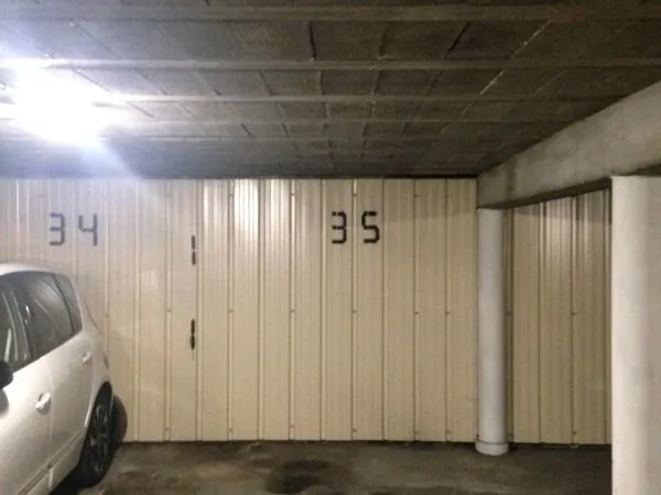 Parking couvert sécurisé