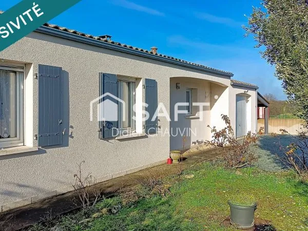 Maison plain pied avec de beaux volumes.