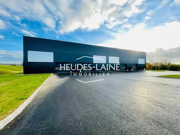 A LOUER : TIREPIED SUR SEE - LOCAL COMMERCIAL 250 M² ENVIRON