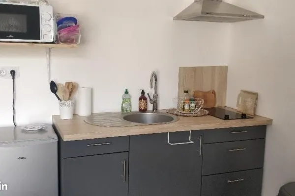 Studio rénové, lave/sèche linge, internet