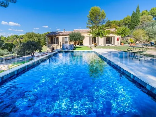 Villa avec double espace de plain-pied à 30 mn de la mer