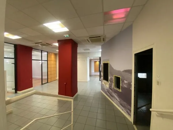 Bureau et espace de travail Vente Alès   230000€