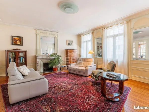 Maison 15 pièces 388 m²