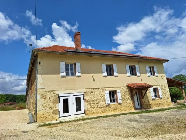 Site équestre avec 2 maisons dépendances carriere rond de long